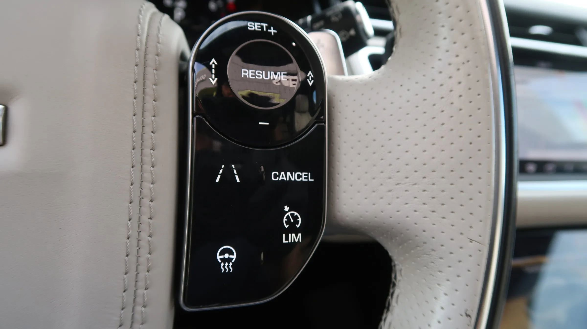 Used 2018 Land Rover Range Rover Velar image 42