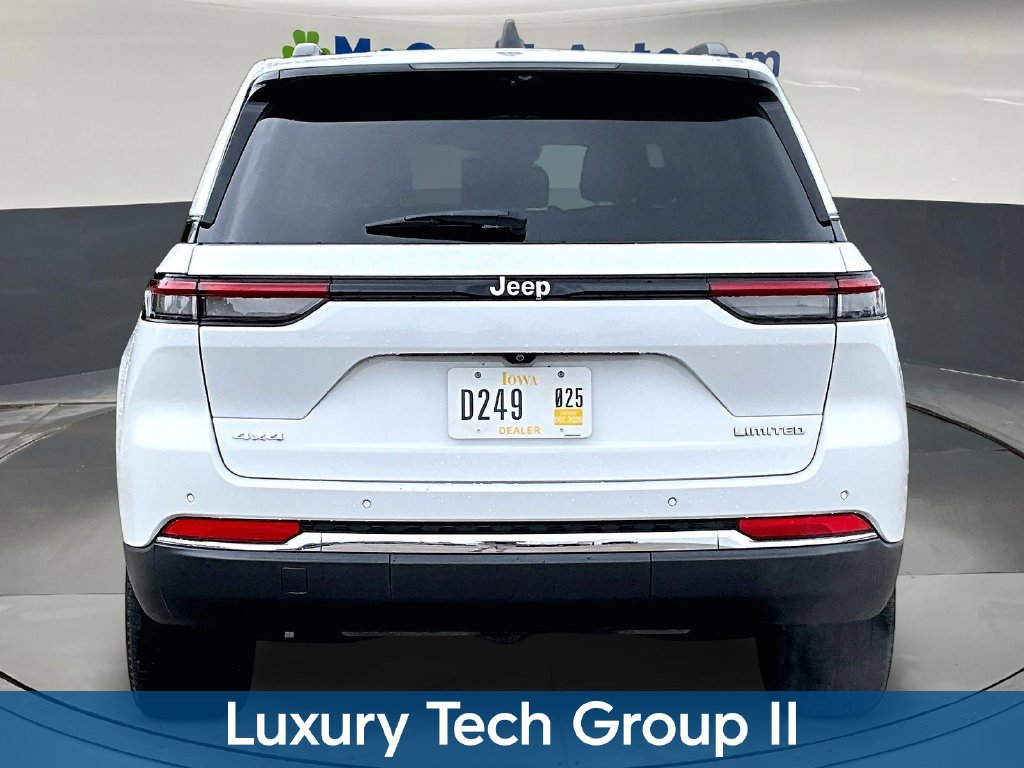 Used 2023 Jeep Grand Cherokee Limited w/ Luxury Tech Group II AWD/4WD image 7