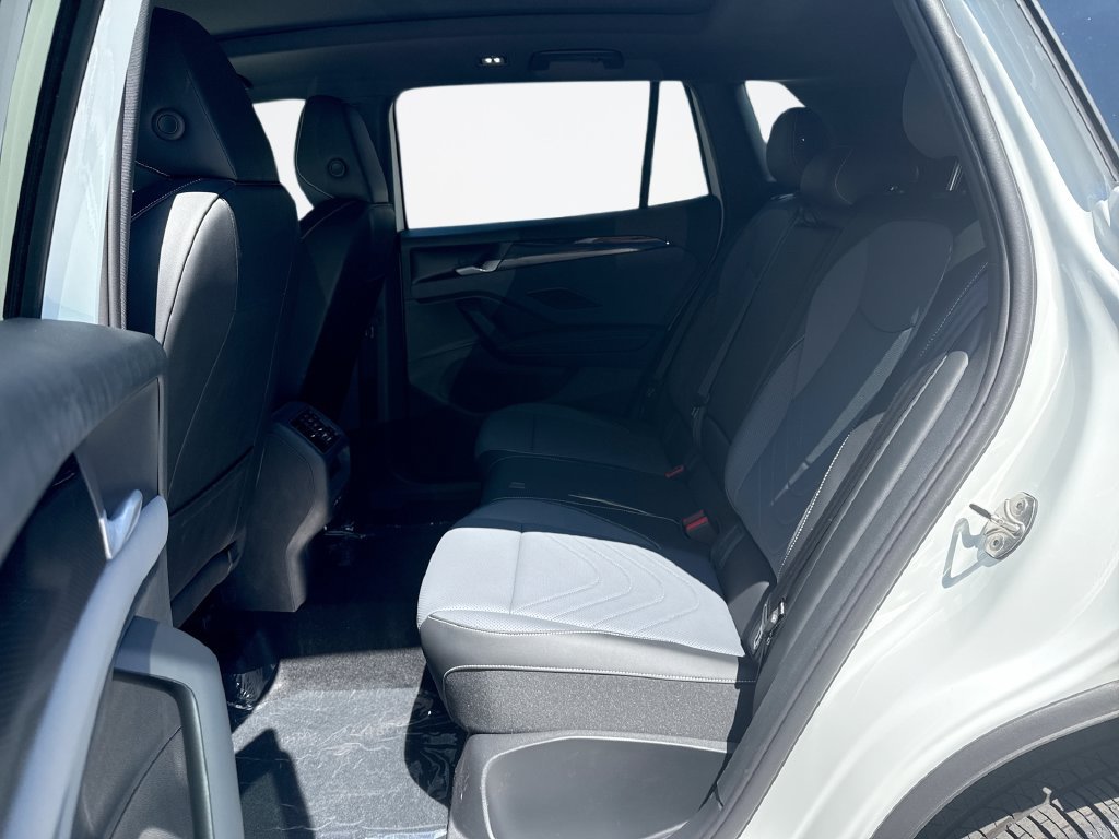 New 2026 Volkswagen Tiguan SE R-Line AWD/4WD image 24