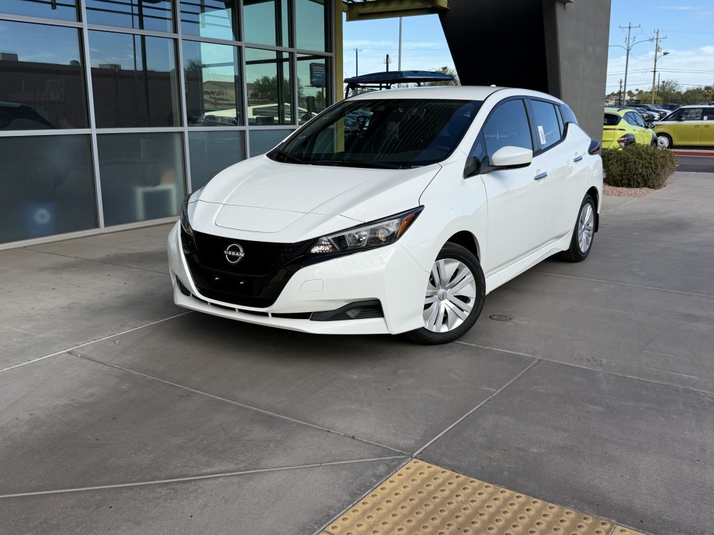Used 2025 Nissan Leaf S FWD image 2