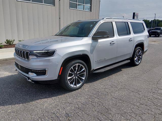 Certified 2024 Jeep Wagoneer L Series II w/ Premium Group I AWD/4WD image 7