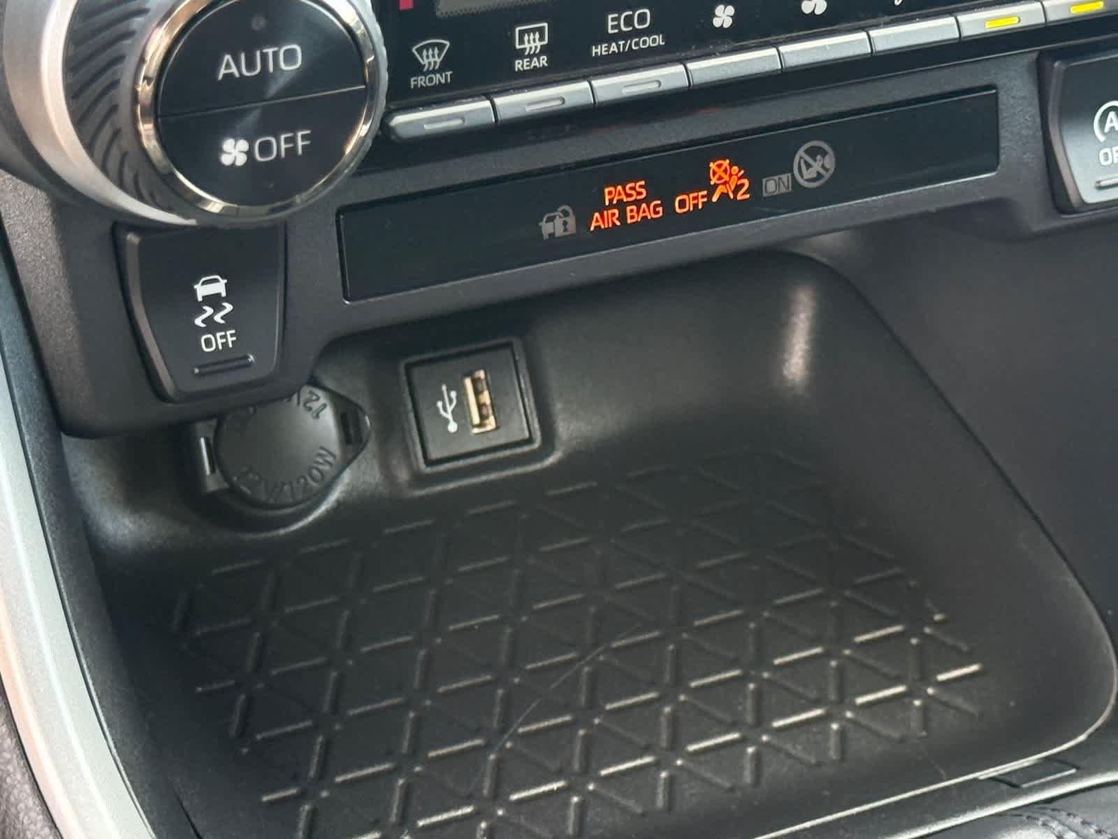 Used 2025 Toyota RAV4 XLE FWD image 22