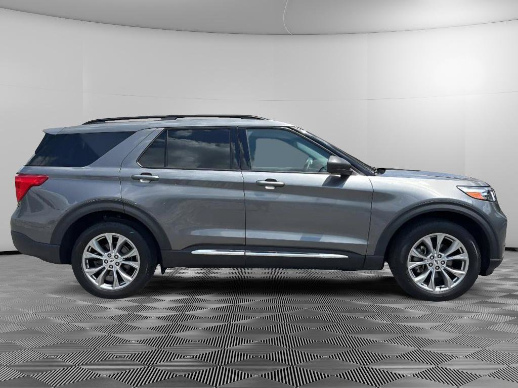 Used 2023 Ford Explorer XLT w/ Equipment Group 202A AWD/4WD image 6