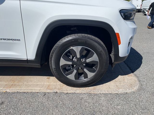 Used 2024 Jeep Grand Cherokee Limited 4xe image 9