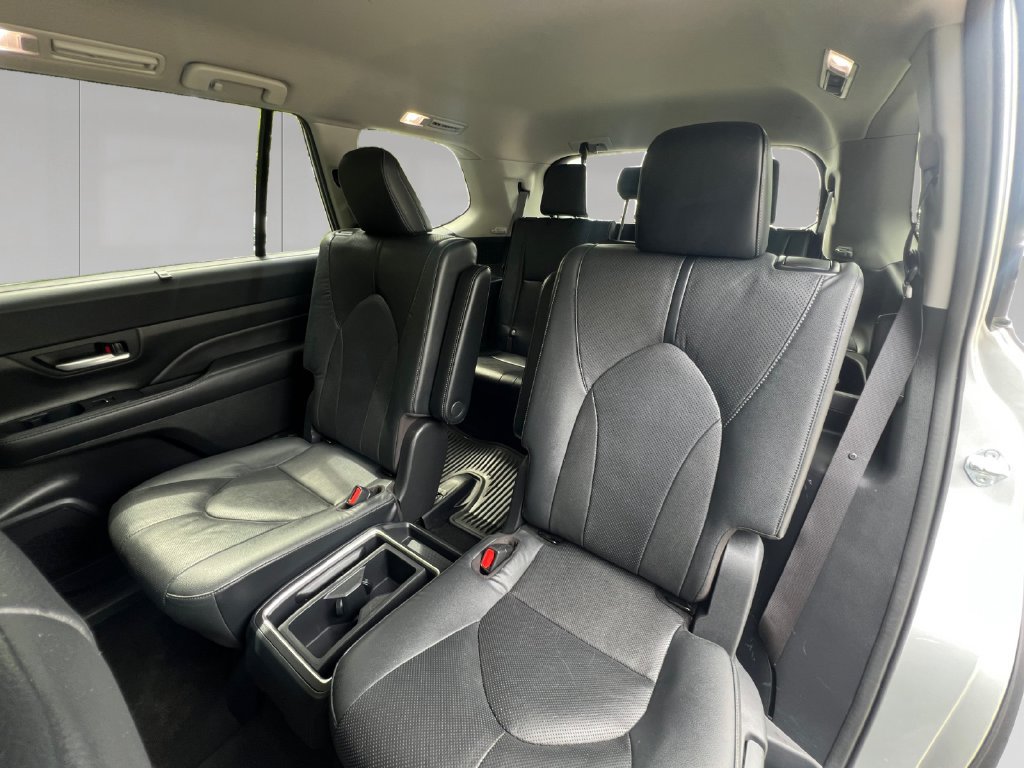 Used 2024 Toyota Grand Highlander AWD image 17