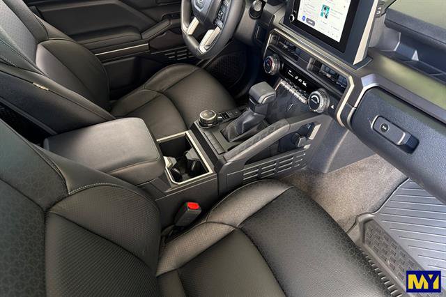 Used 2025 Toyota 4Runner SR5 AWD/4WD image 21