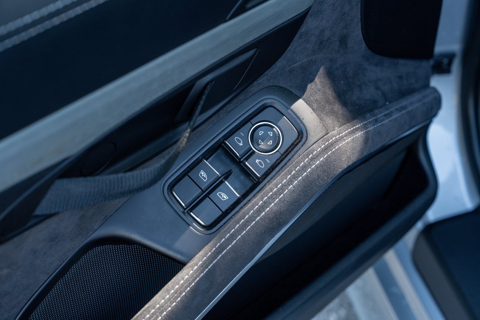 Certified 2016 Porsche Cayman GT4 RWD image 22