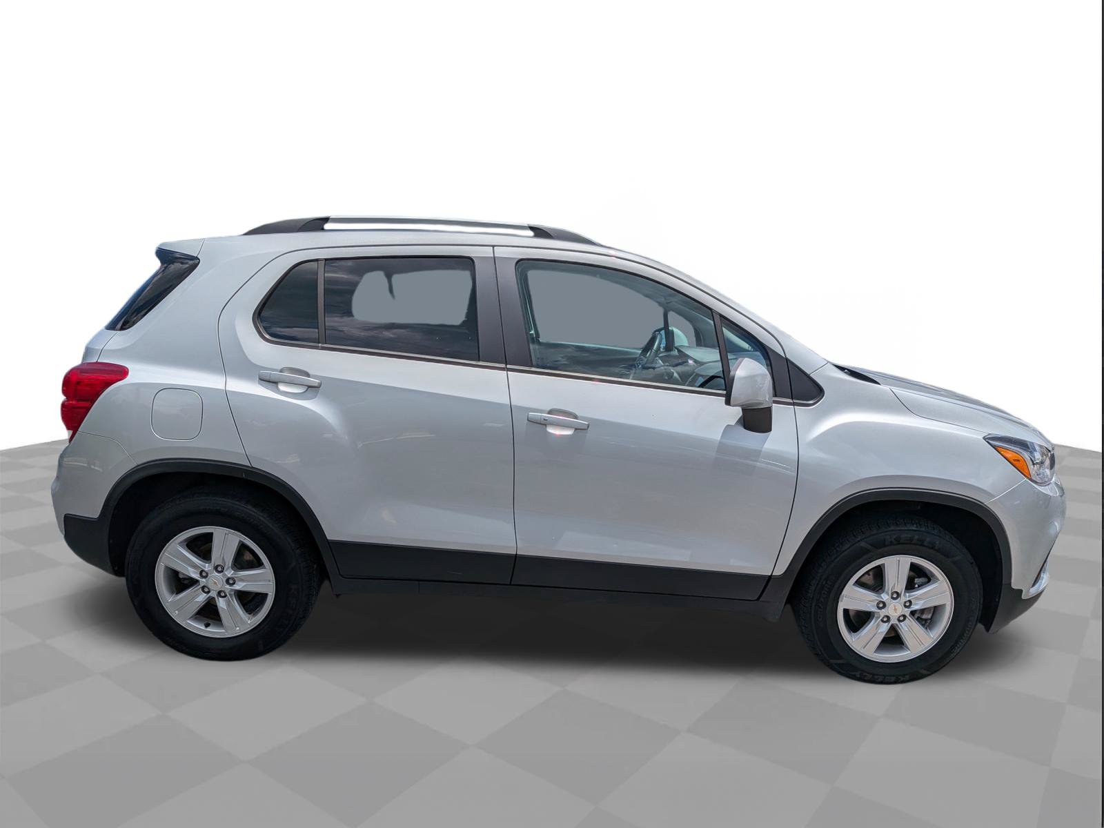 Certified 2022 Chevrolet Trax LT w/ LT Convenience Package AWD/4WD image 3