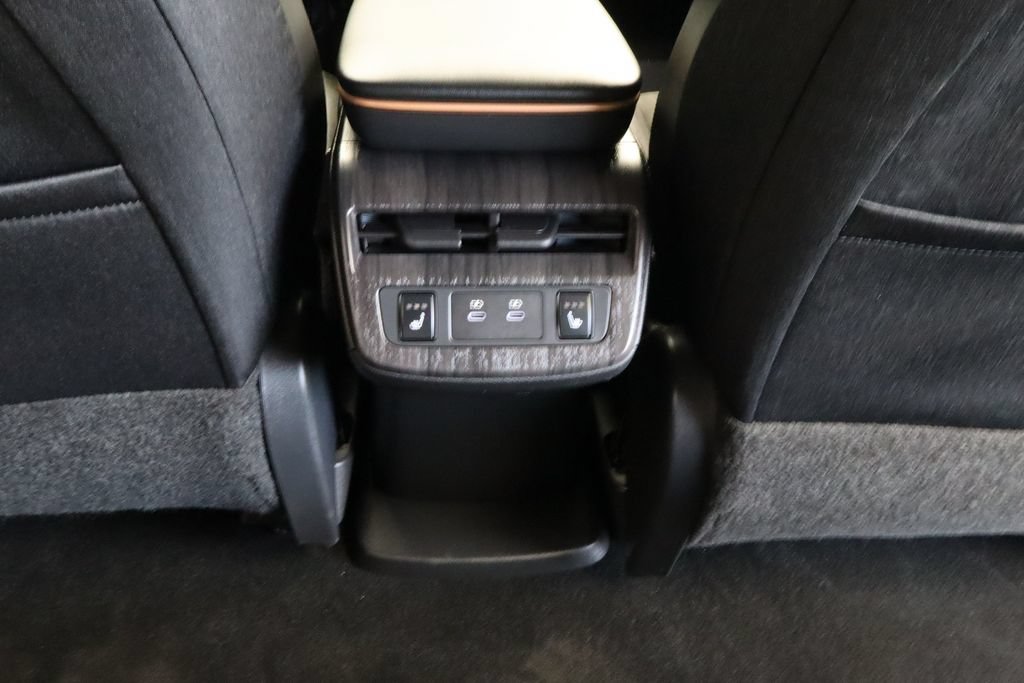 Used 2025 Nissan Ariya AWD image 32