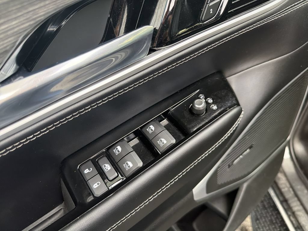 Used 2022 Jeep Wagoneer Series III AWD/4WD image 23