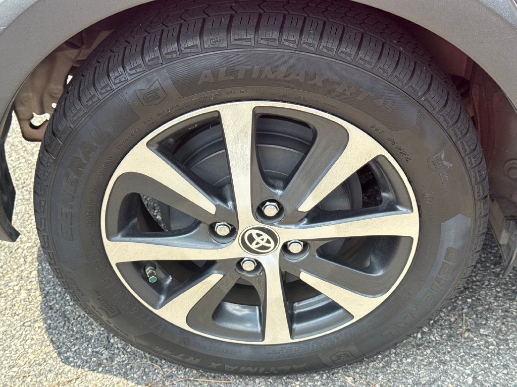 Used 2019 Toyota Prius C FWD image 17