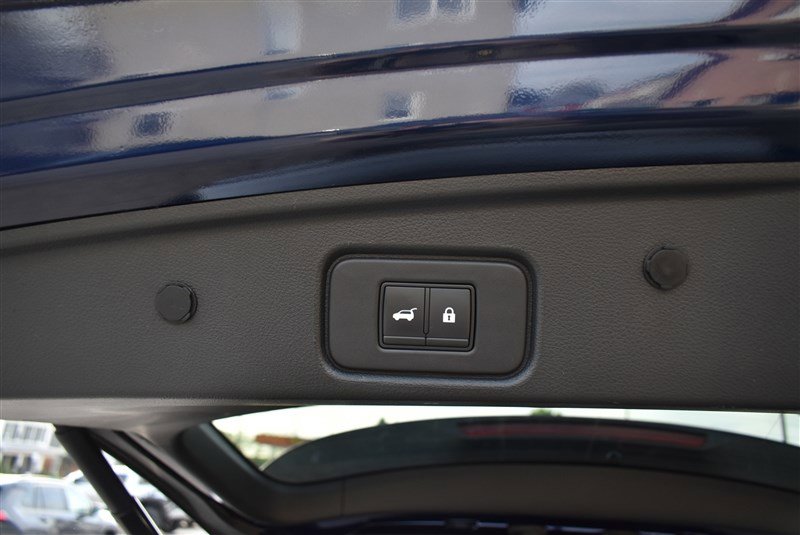 Used 2022 Nissan Pathfinder Platinum w/ Cargo Package image 32