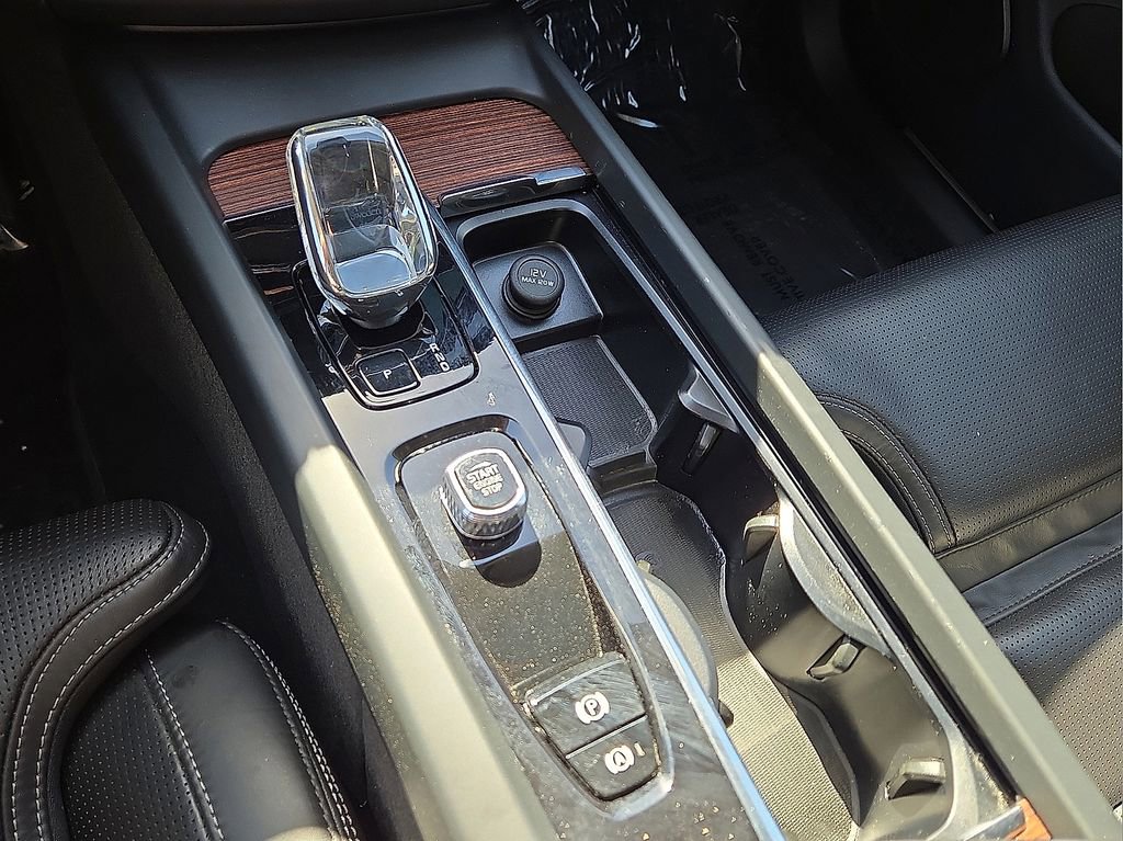 Used 2023 Volvo XC60 B6 Ultimate w/ Climate Package image 31