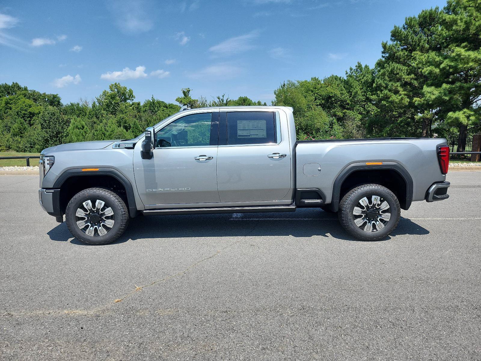 New 2026 GMC Sierra 2500 Denali w/ Denali Reserve Package AWD/4WD image 2