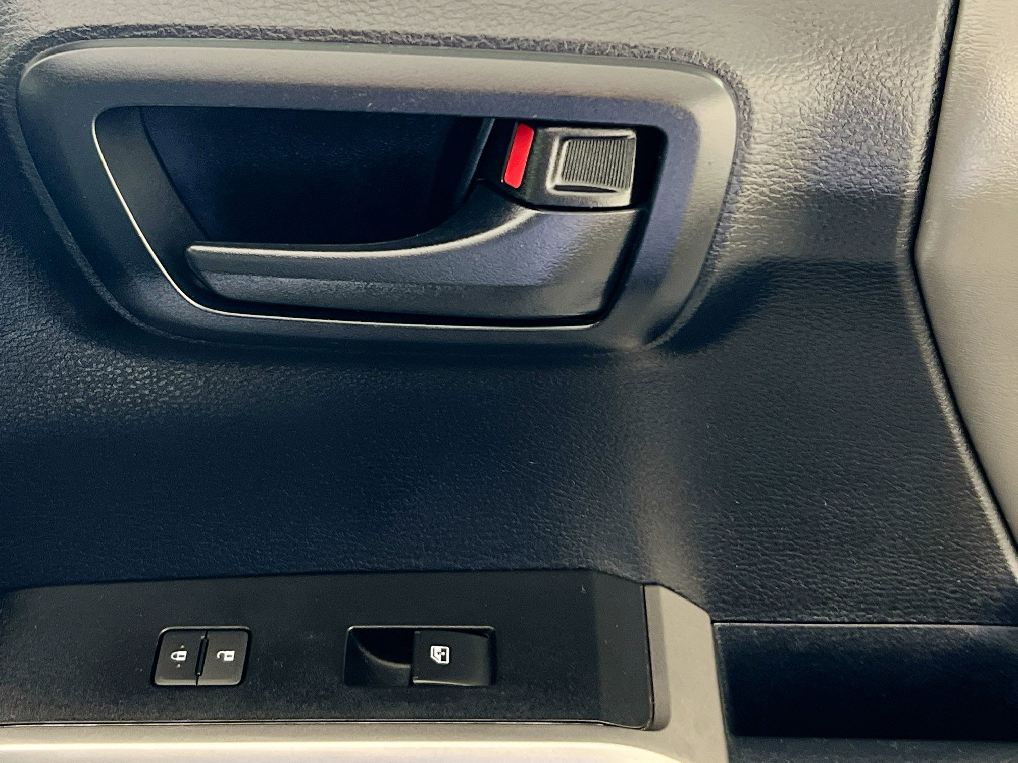 Used 2016 Toyota Tacoma SR5 w/ Towing Package image 31