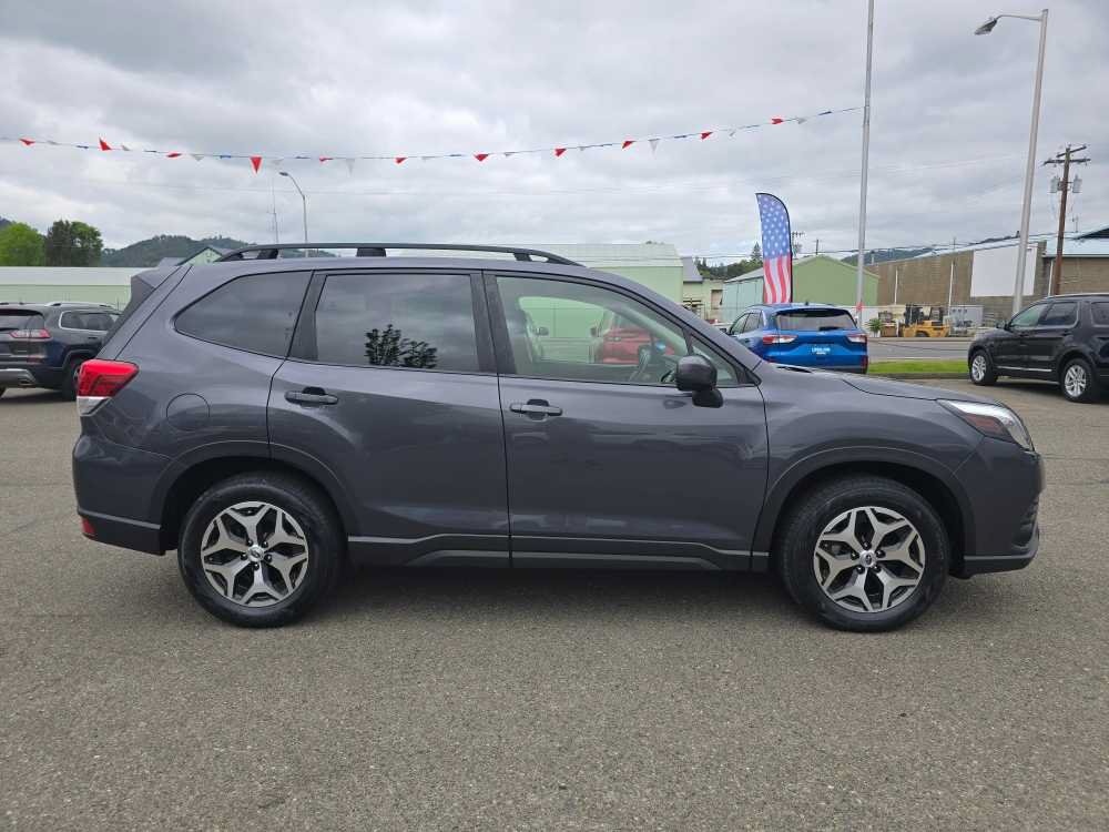 Used 2022 Subaru Forester Premium AWD/4WD image 6
