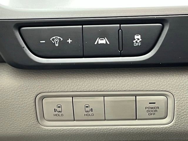 Used 2024 Kia Carnival LX image 32