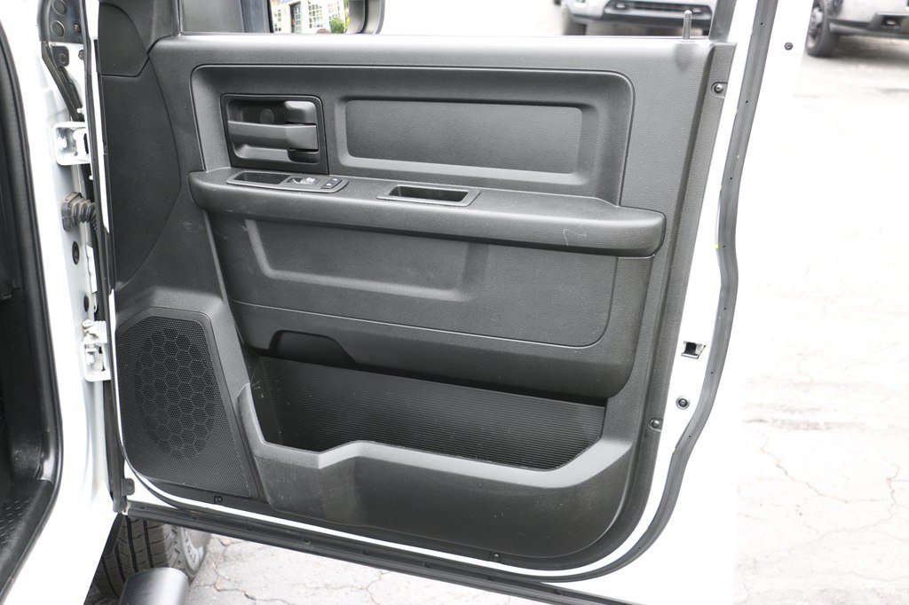 Used 2024 RAM 3500 Tradesman w/ Chrome Appearance Group AWD/4WD image 31