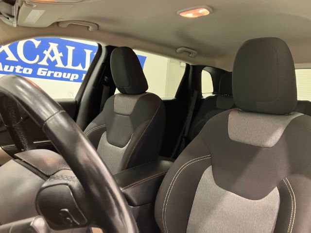 Used 2018 Jeep Cherokee Latitude w/ Altitude Package AWD/4WD image 22