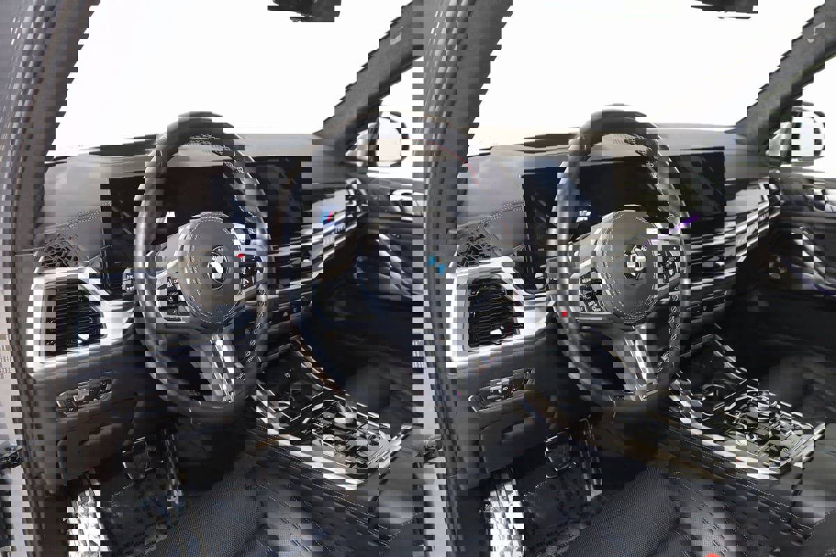 Used 2023 BMW X7 M60i w/ Executive Package image 34