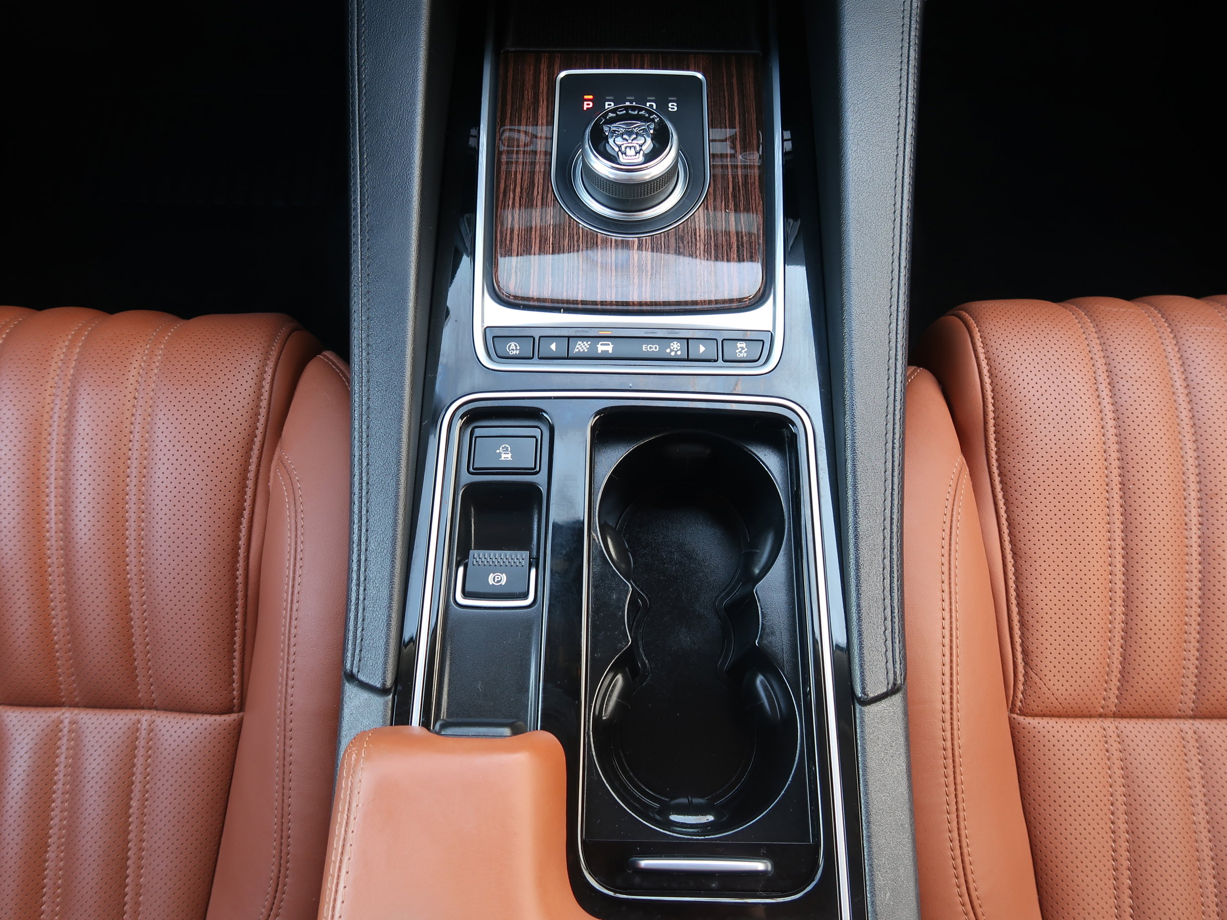 Used 2018 Jaguar F-PACE Portfolio image 24