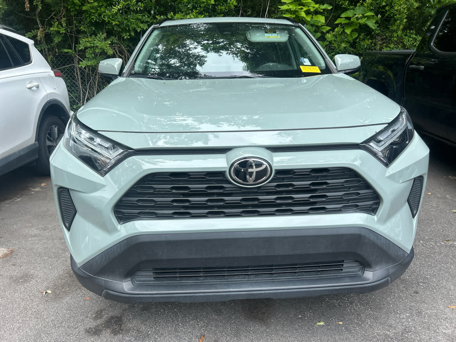 Used 2022 Toyota RAV4 XLE w/ Convenience Package FWD image 2