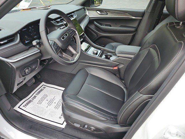 Used 2024 Jeep Grand Cherokee L Limited image 20