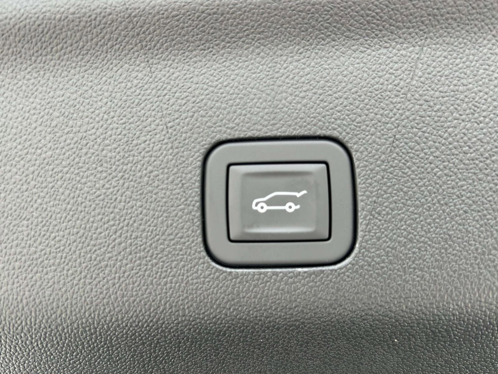 New 2026 Chevrolet Suburban Premier AWD/4WD image 19