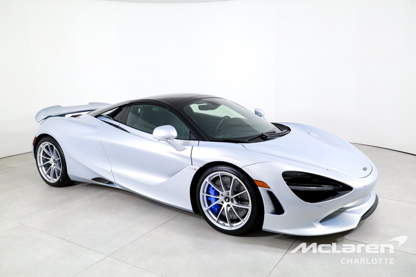 Used 2026 McLaren 750S Spider RWD image 3