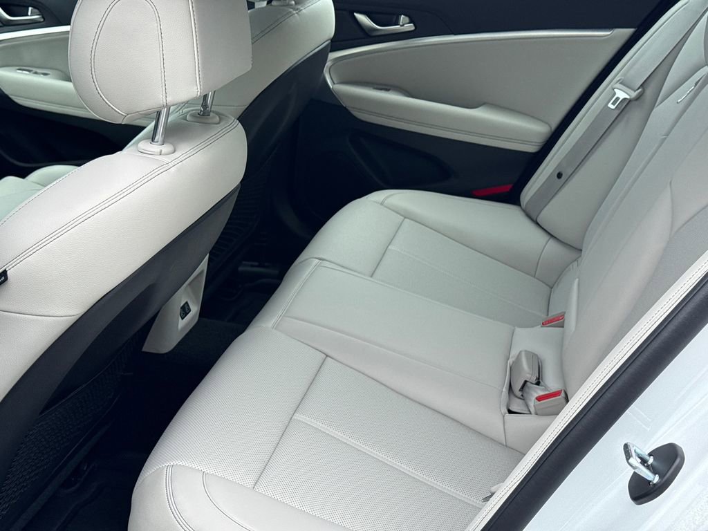 Used 2025 Genesis G70 2.5T RWD image 20
