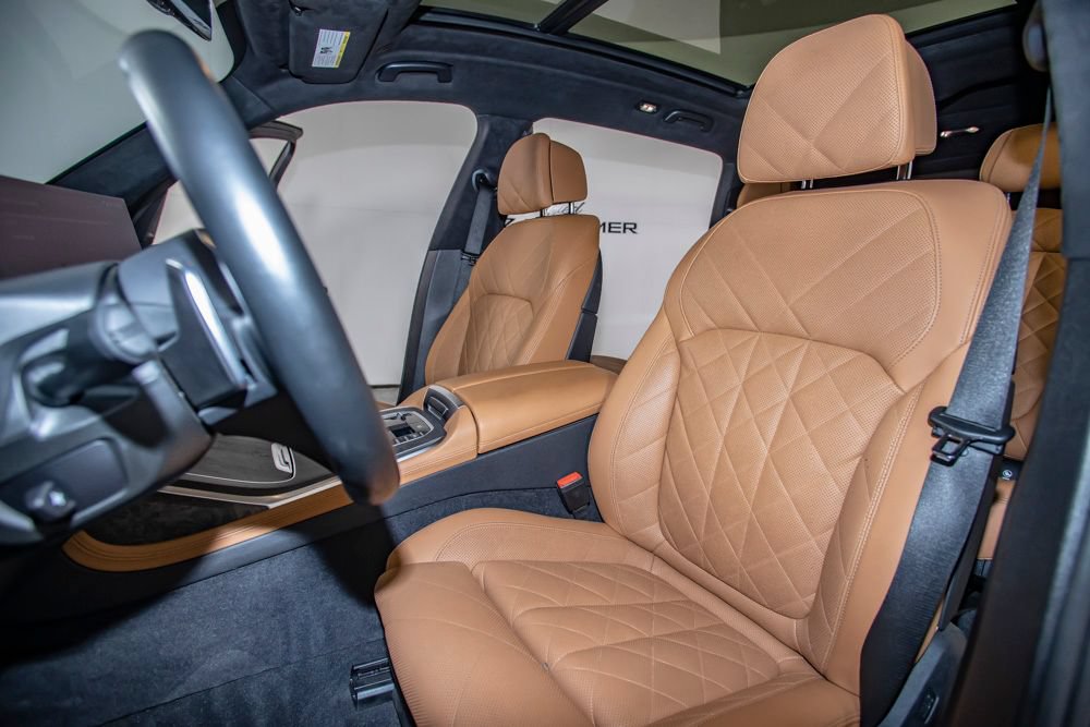 Used 2025 BMW X7 xDrive40i w/ M Sport Package AWD/4WD image 13