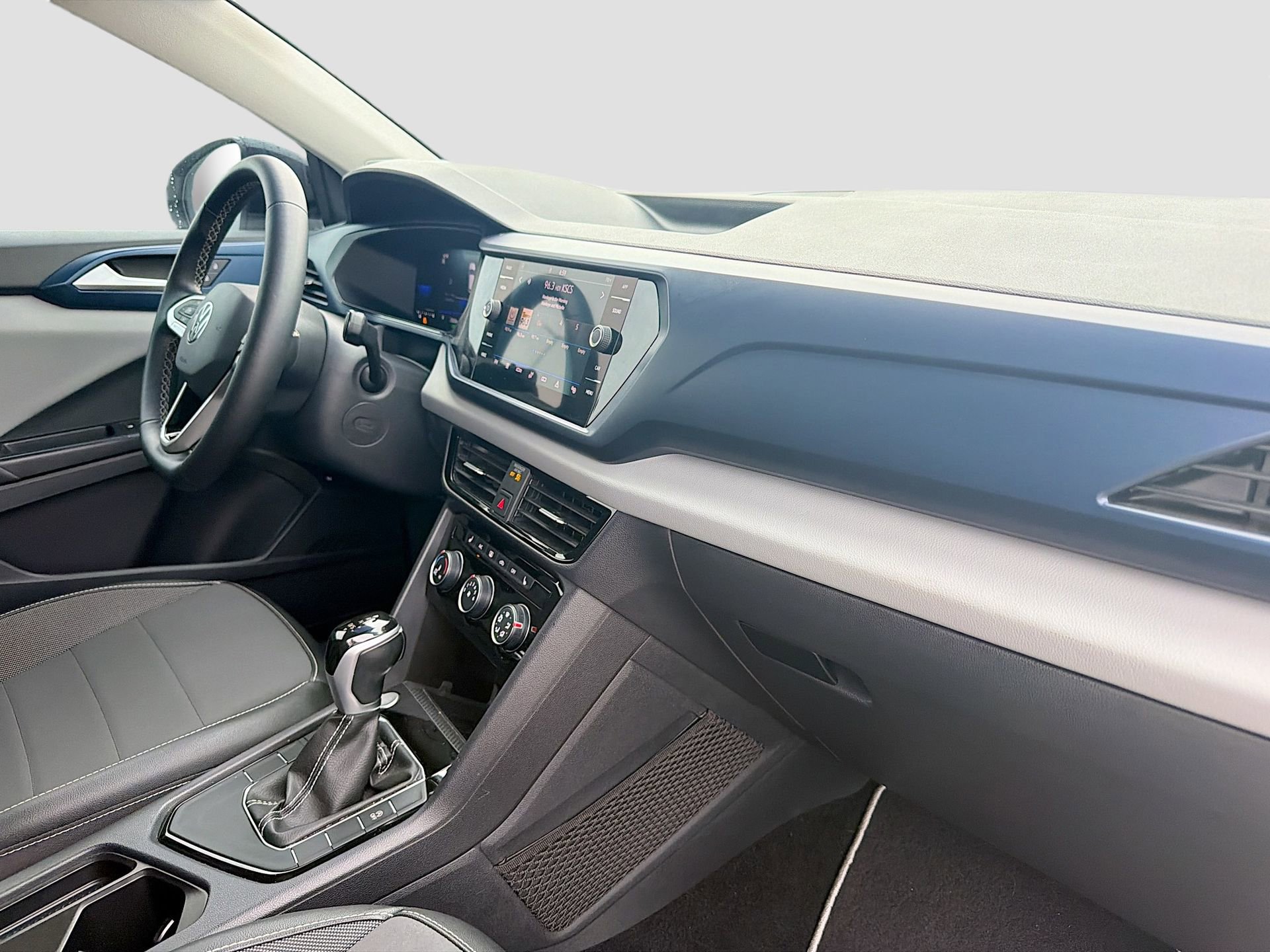 Used 2023 Volkswagen Taos SE w/ Panoramic Sunroof Package image 29