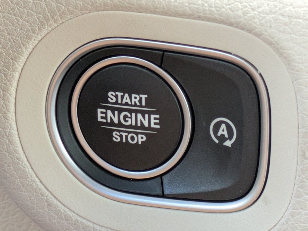 Used 2025 Mercedes-Benz GLS 450 4MATIC image 34