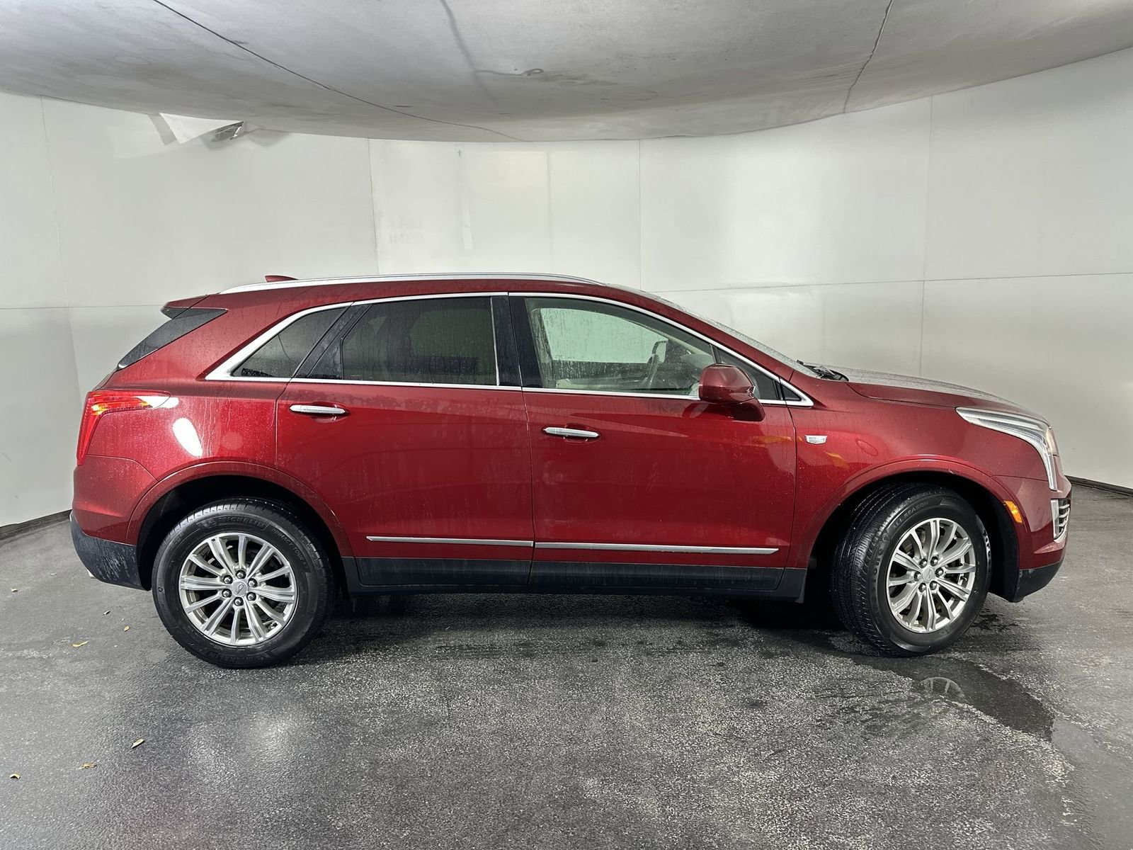 Used 2018 Cadillac XT5 Luxury w/ Driver Awareness Package image 13