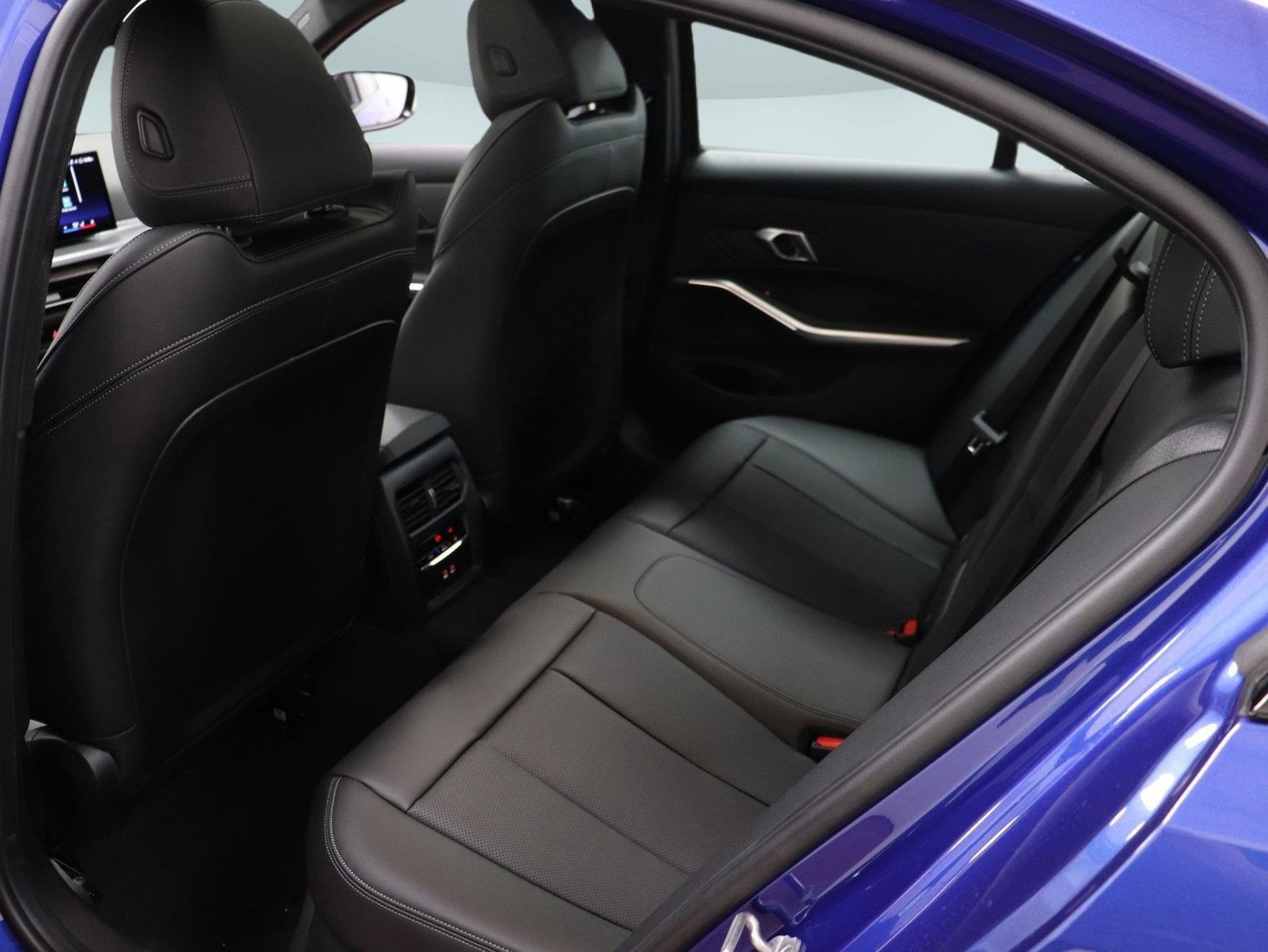 Used 2025 BMW 330i xDrive Sedan w/ M Sport Package image 8