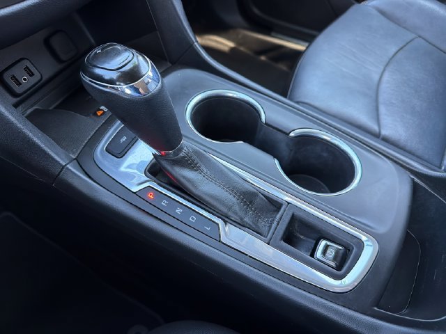 Used 2018 Chevrolet Equinox Premier FWD image 15