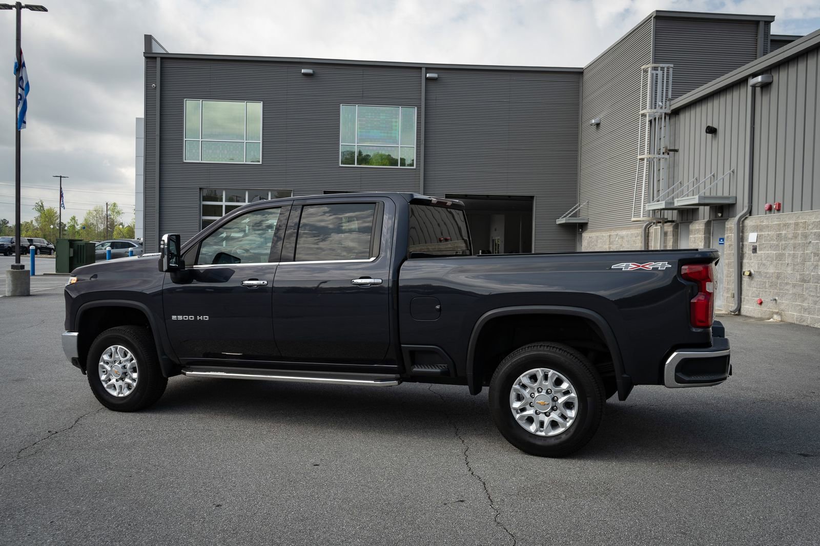Used 2024 Chevrolet Silverado 2500 LTZ AWD/4WD image 7