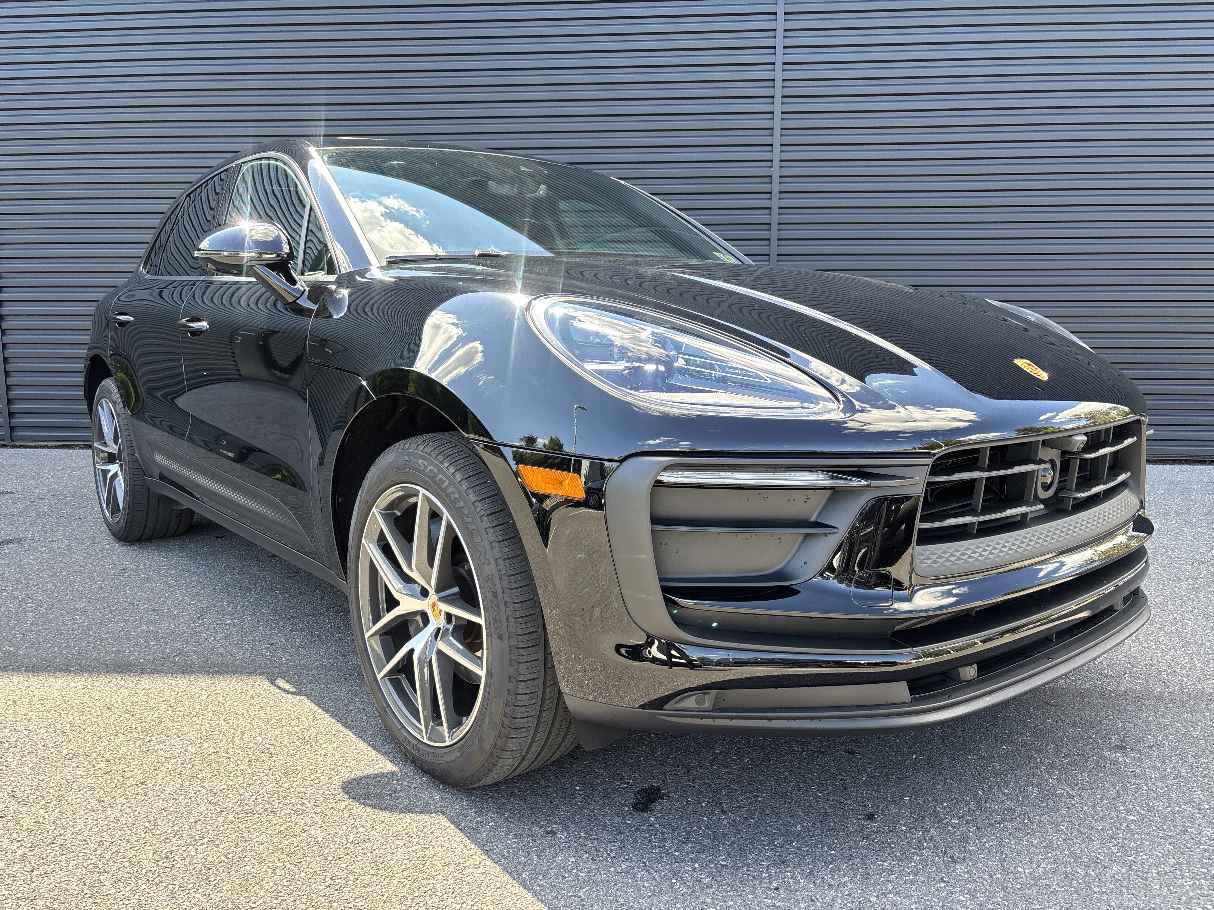 Certified 2025 Porsche Macan image 6