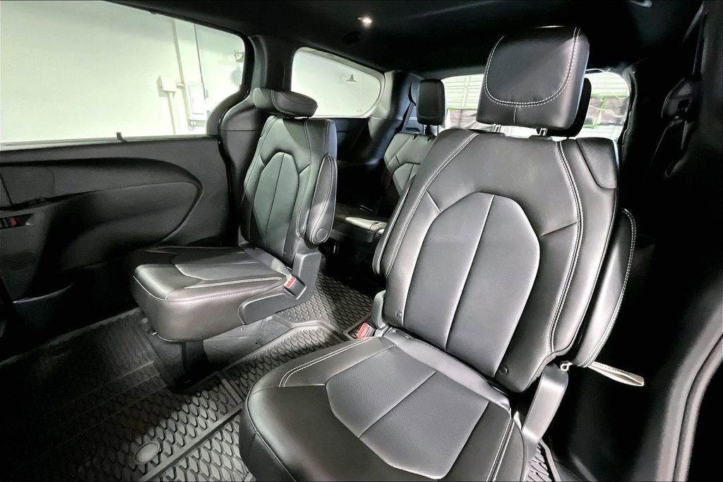 New 2026 Chrysler Pacifica Select image 18