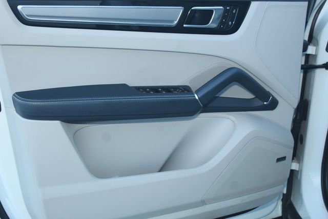 Certified 2023 Porsche Cayenne Platinum Edition image 23