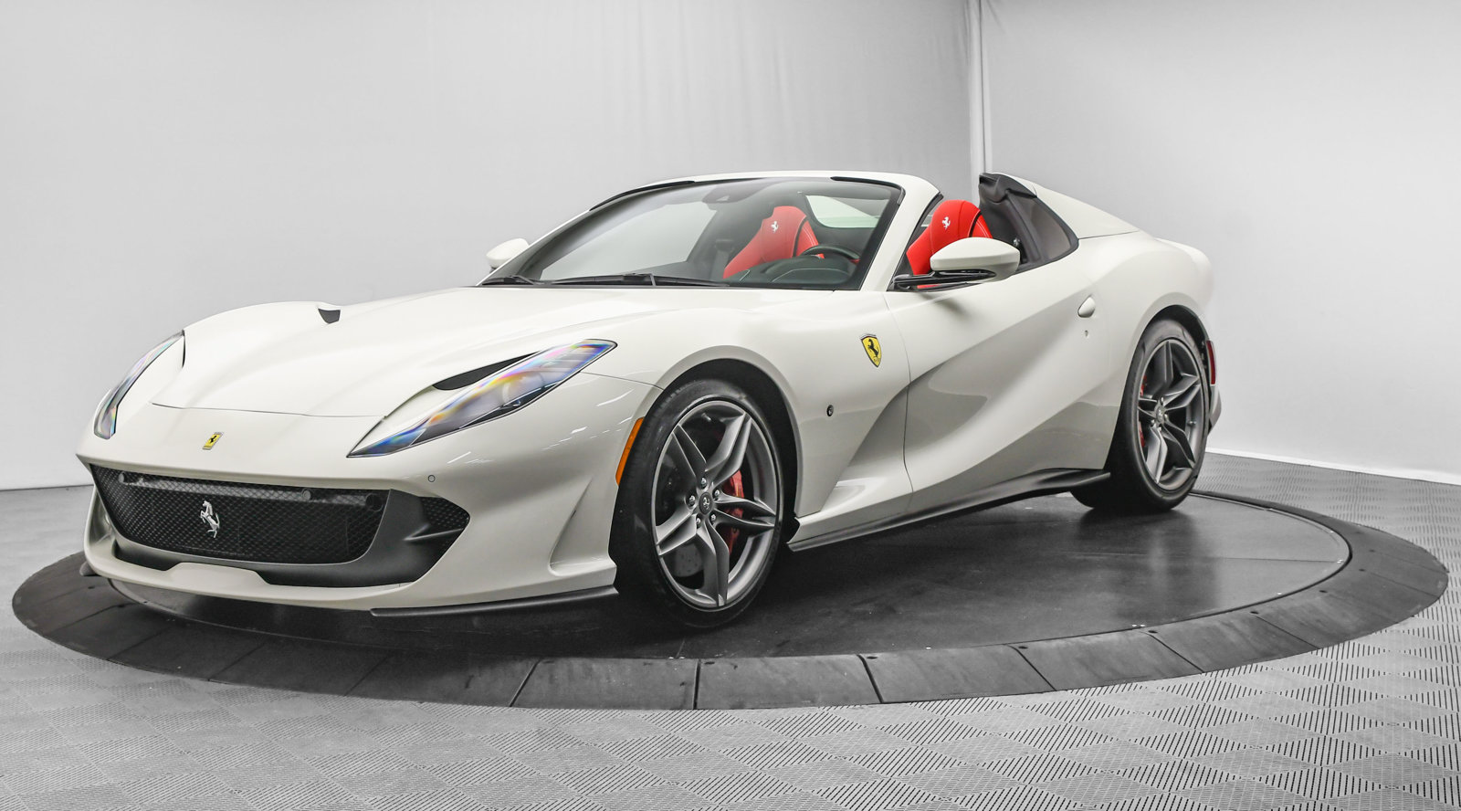 Used 2022 Ferrari 812 GTS RWD image 3