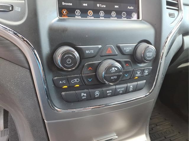 Used 2021 Jeep Grand Cherokee Laredo AWD/4WD image 22