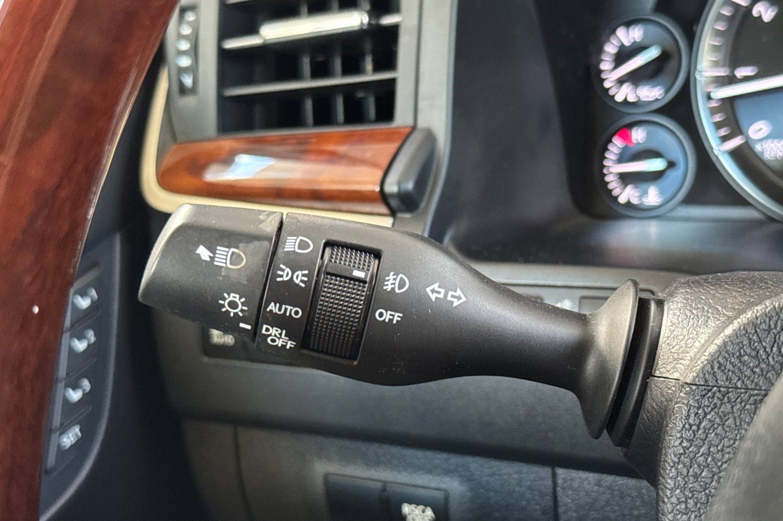 Used 2017 Lexus LX 570 4WD w/ Luxury Package image 34