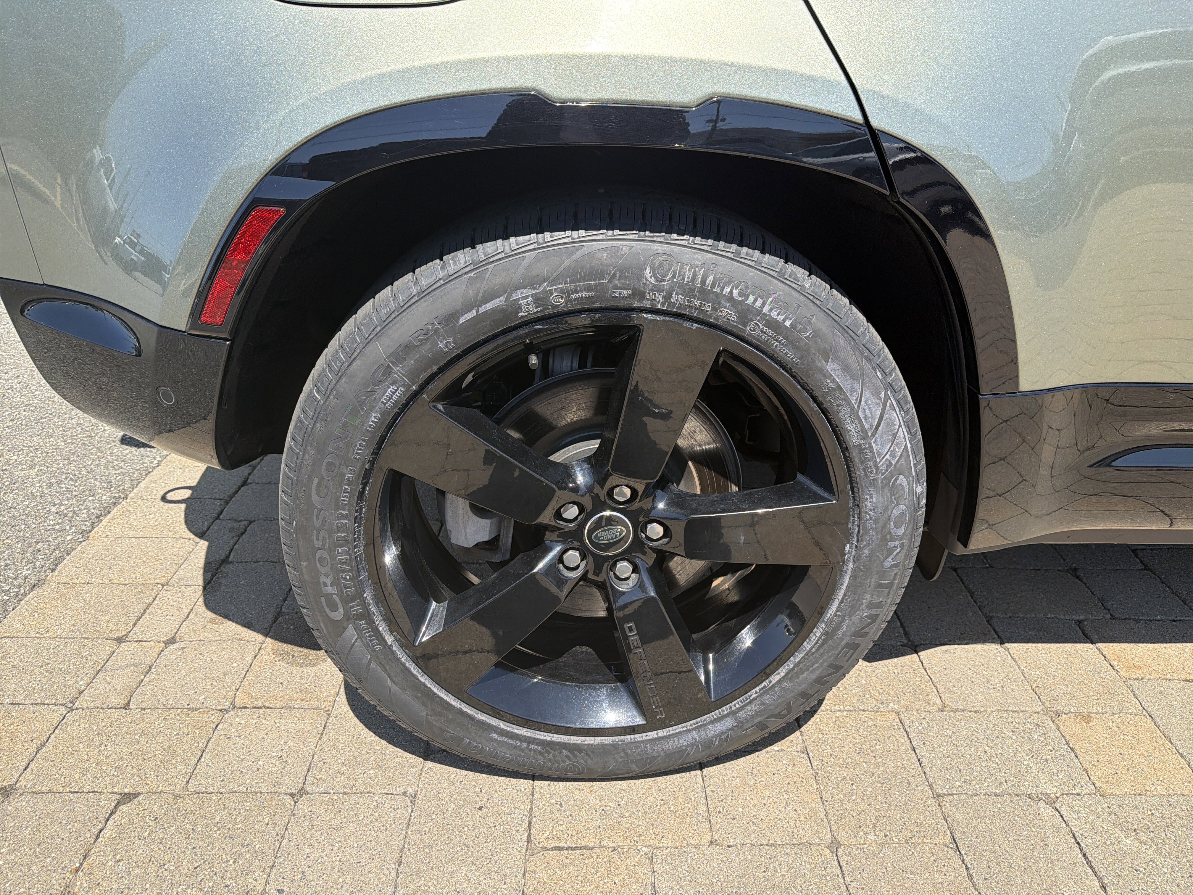 Used 2025 Land Rover Defender 110 X-Dynamic SE image 30