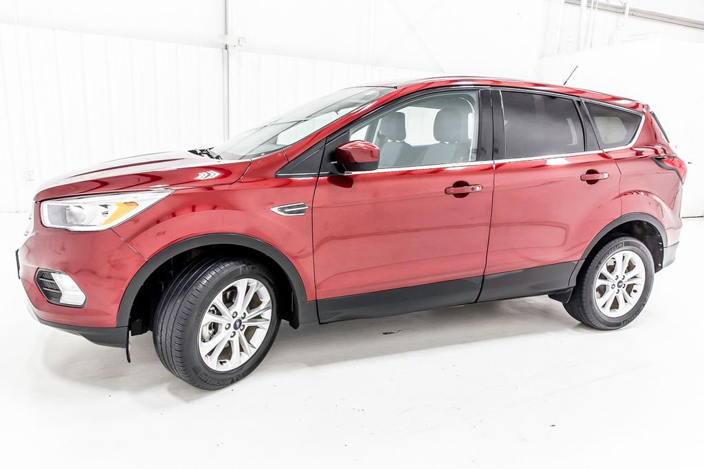 Used 2019 Ford Escape SE image 3