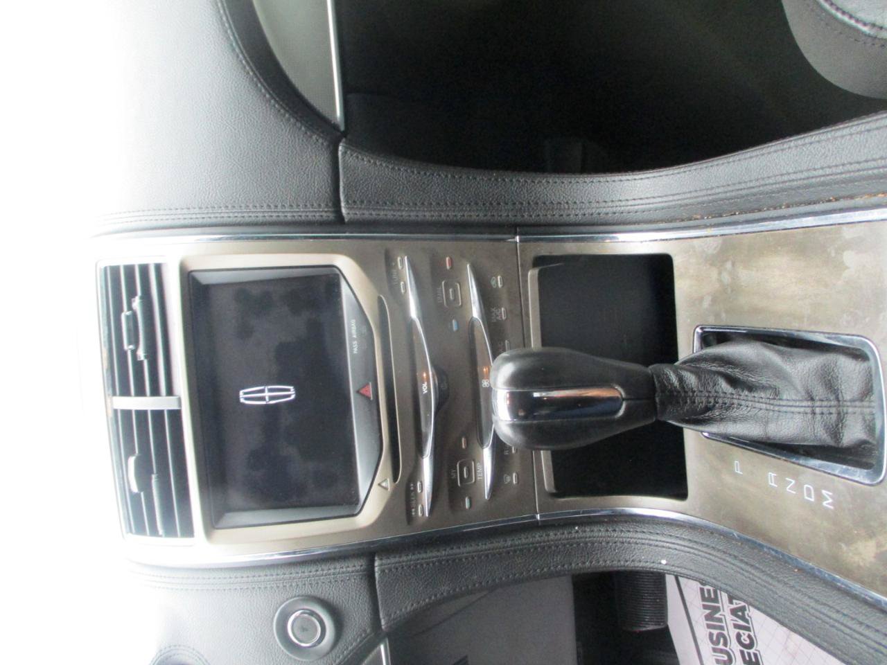 Used 2012 Lincoln MKX FWD image 12