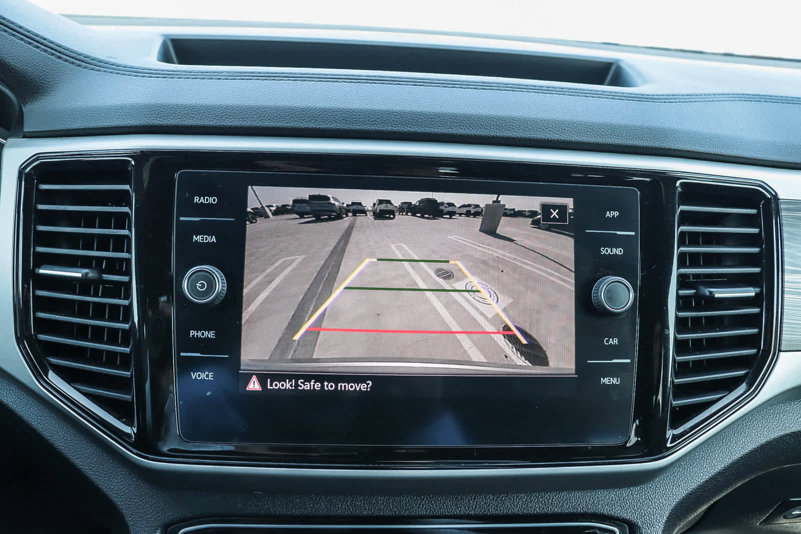 Used 2022 Volkswagen Atlas Cross Sport SE image 23