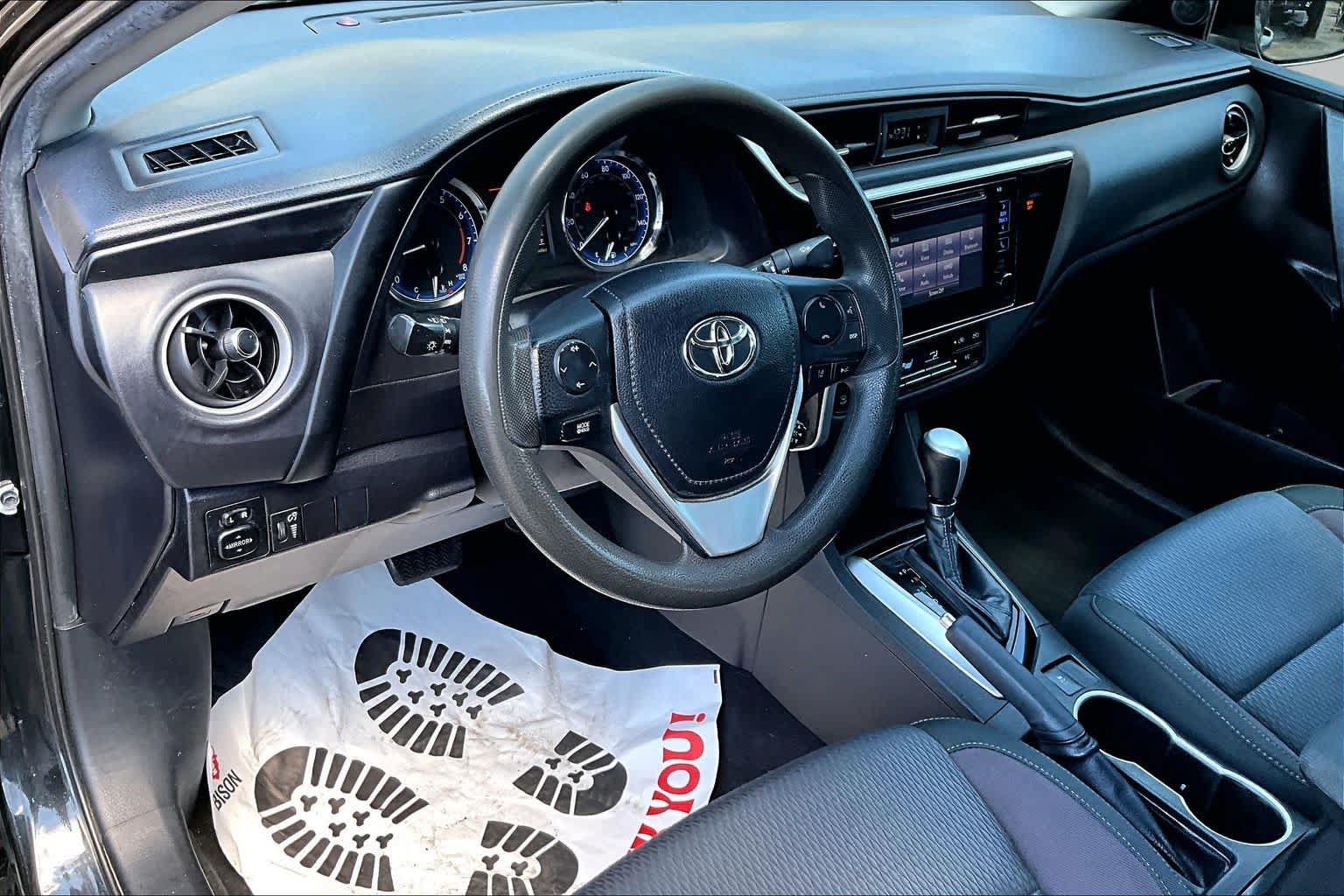Used 2018 Toyota Corolla LE FWD image 18