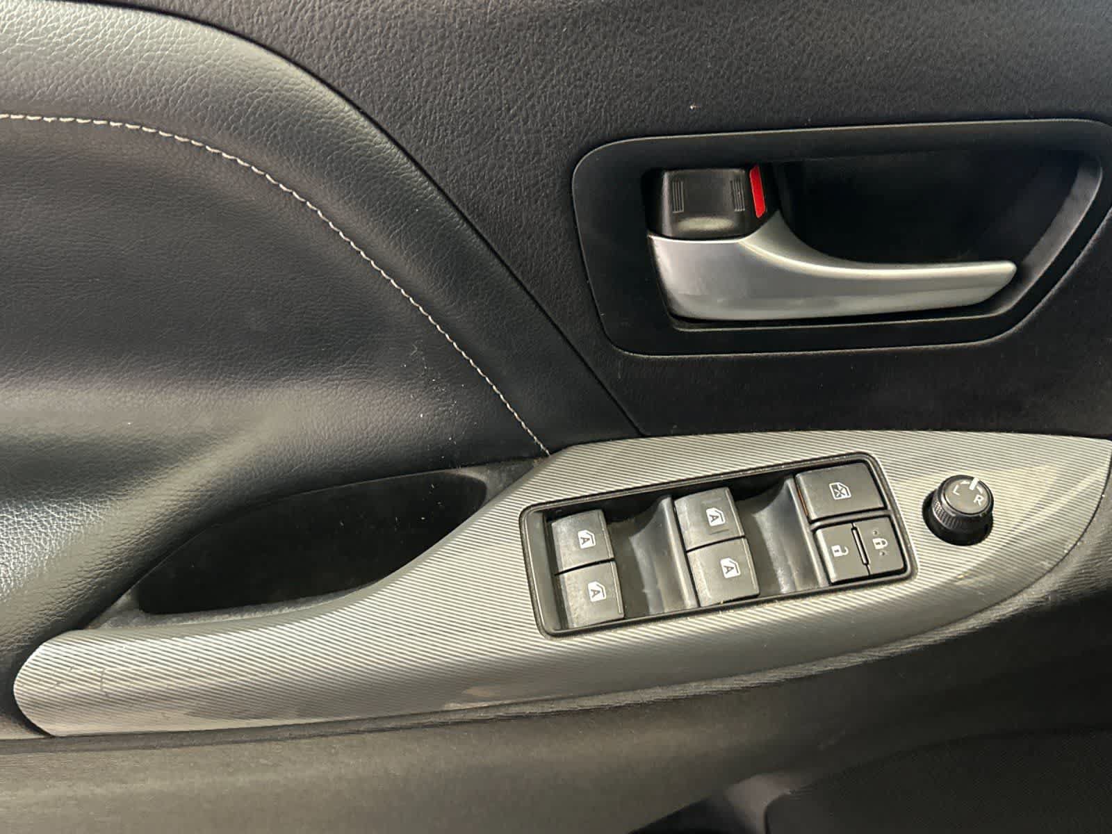 Used 2015 Toyota Sienna SE FWD image 13