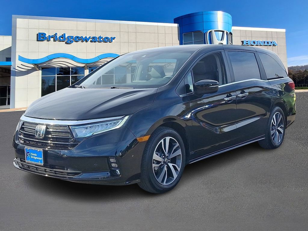 Used 2024 Honda Odyssey Touring image 3